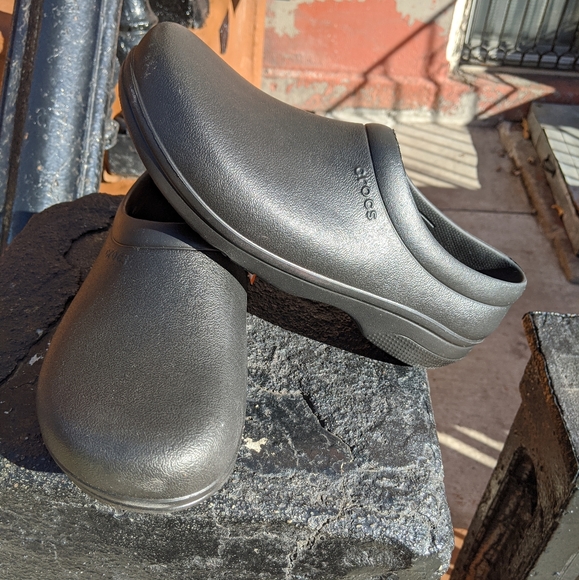 Crocs - Picture 2 of 16